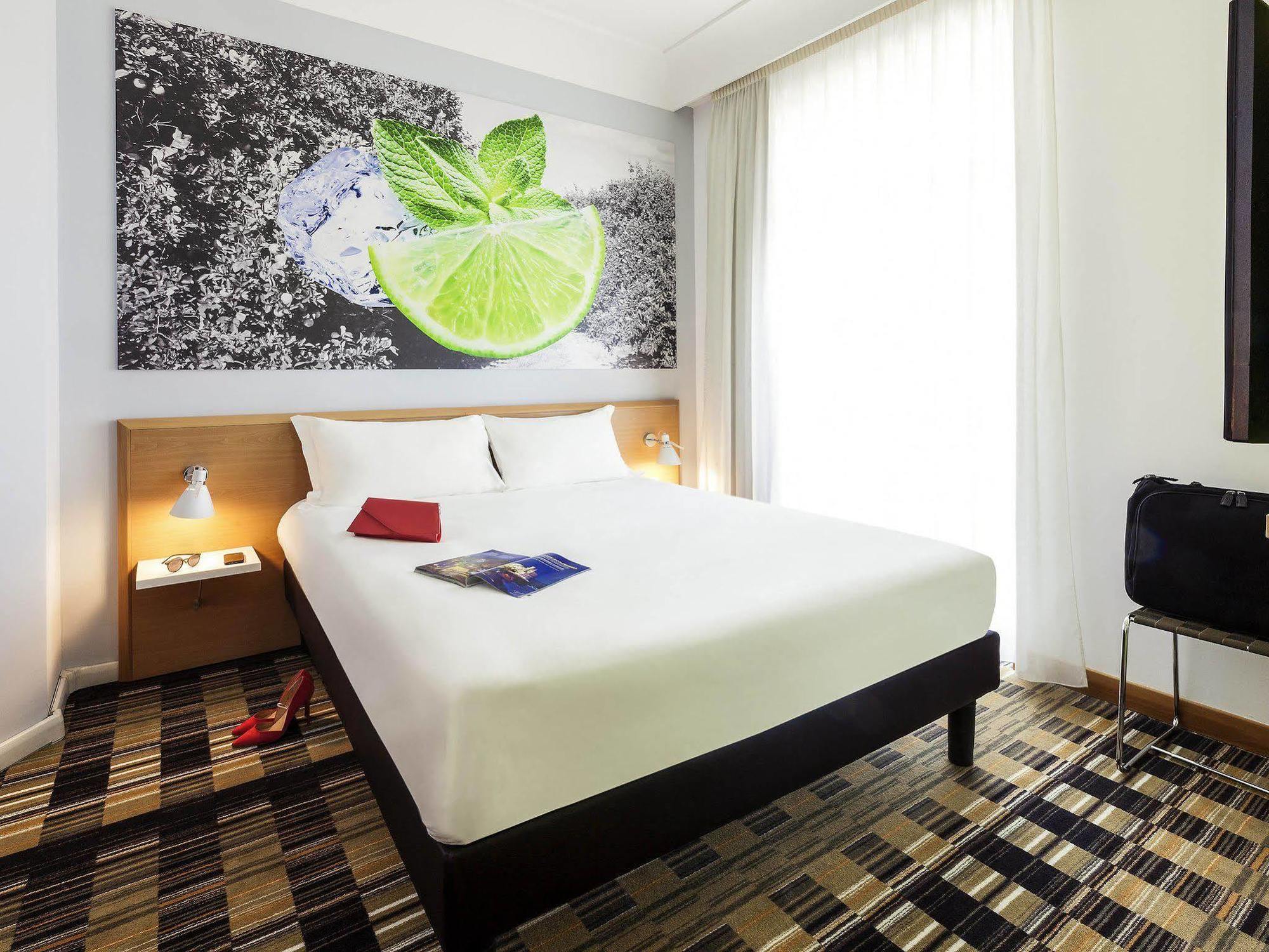 Ibis Styles Napoli Garibaldi Hotel Kültér fotó